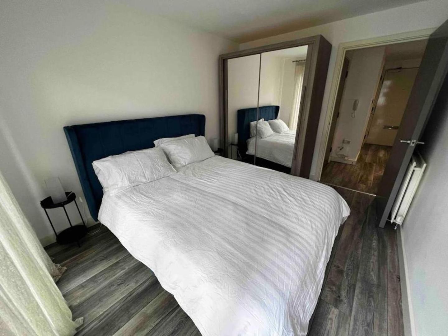 Stylish 1-Bed Flat With Sofa-Bed In London Apartment ภายนอก รูปภาพ