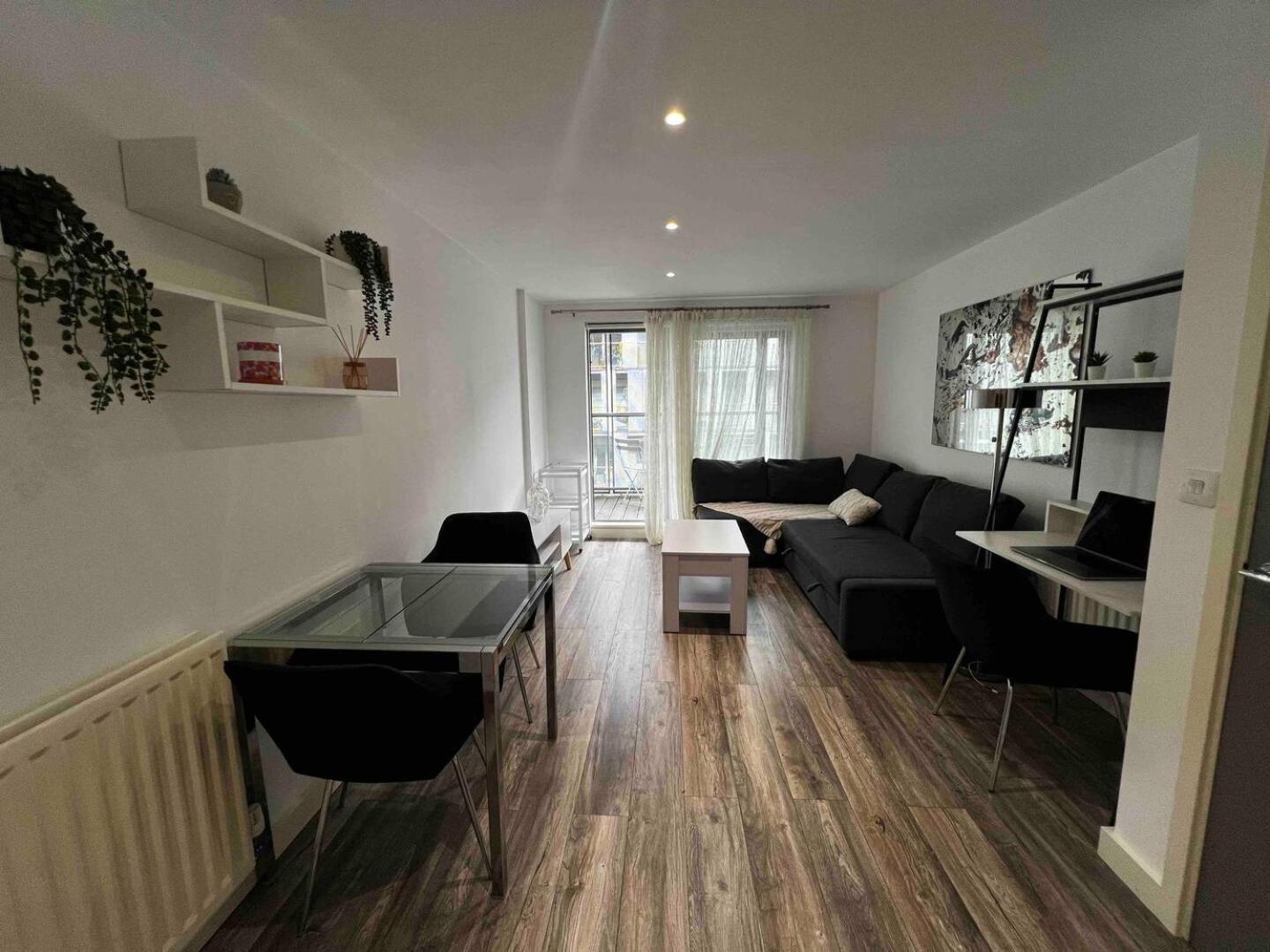 Stylish 1-Bed Flat With Sofa-Bed In London Apartment ภายนอก รูปภาพ